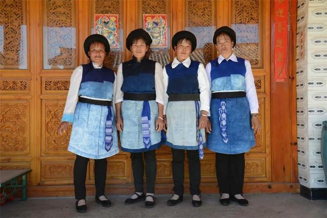 剑川中年妇女服饰
